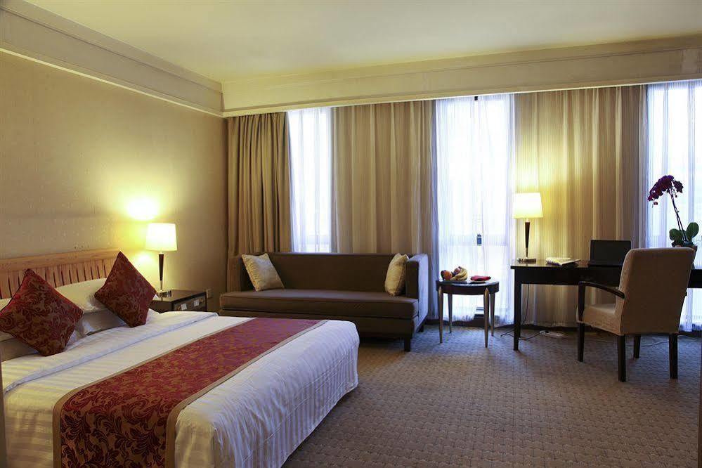 Redwall Hotel Пекин Экстерьер фото