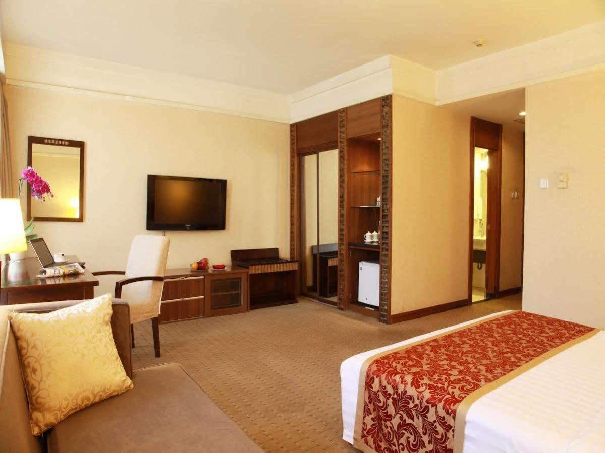 Redwall Hotel Пекин Экстерьер фото