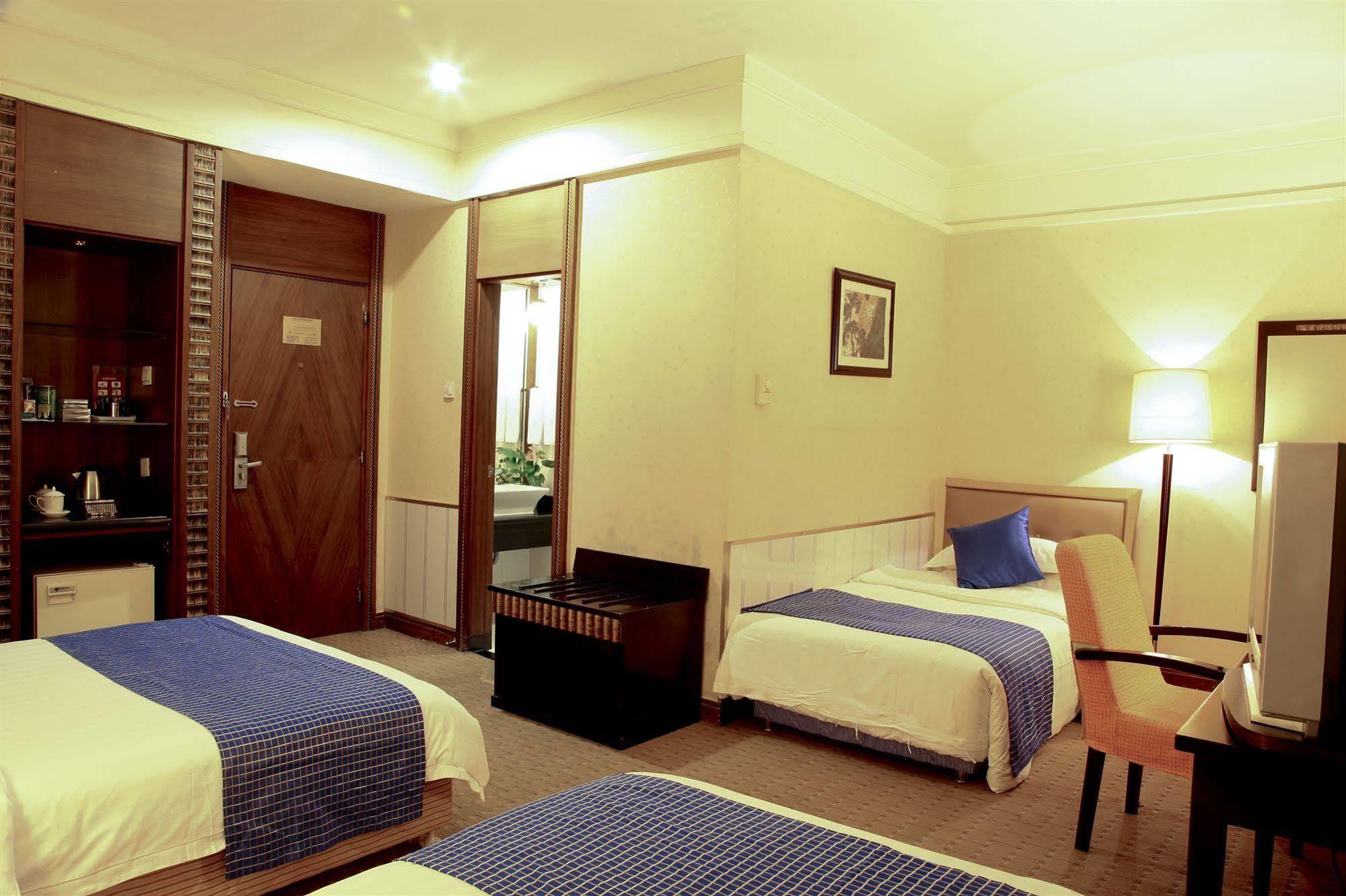 Redwall Hotel Пекин Экстерьер фото