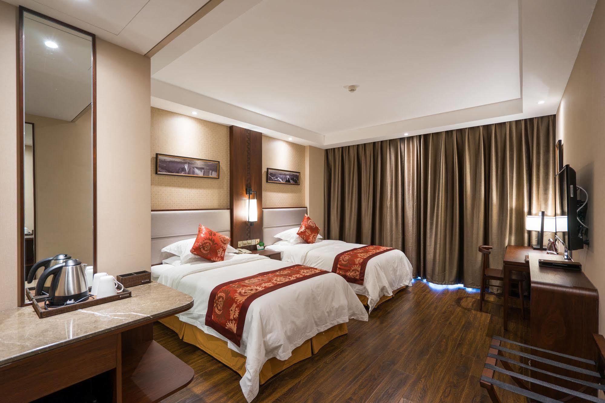Redwall Hotel Пекин Экстерьер фото
